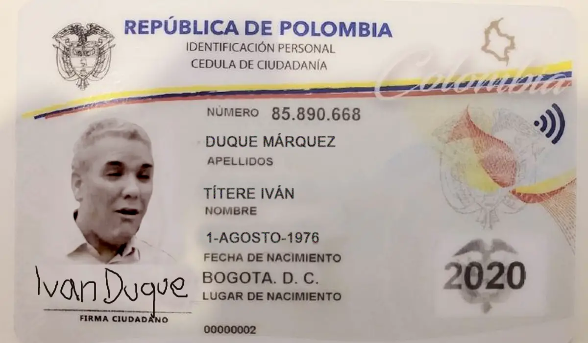 Nueva cédula colombiana imposible de falsificar por fea.