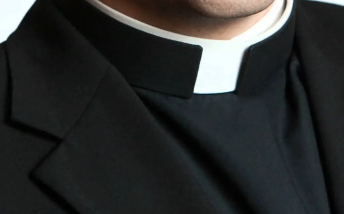 Sacerdote cuelga la sotana y se convierte en actor nopor